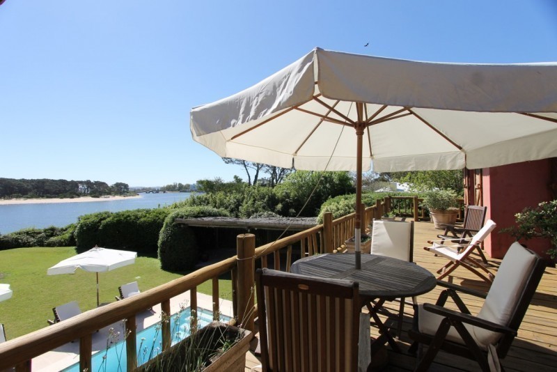 Magnifica casa en alquiler sobre el mar en La Barra